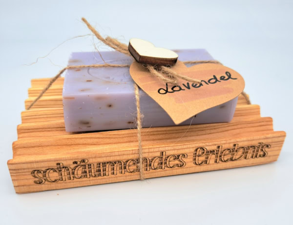 Naturseife mit Eselmich mit Lavendel mit Lärchenschale mit Gravur schäumendes Erlebnis