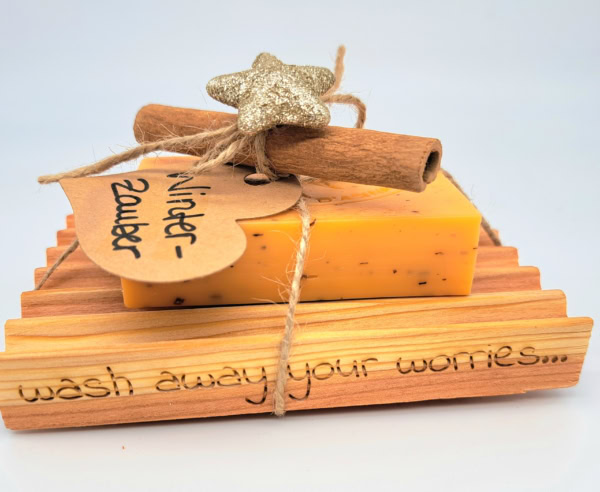 Naturseife mit Eselmilch und Weihnachtsduft Lärchenschale mit Gravur wash away your worries